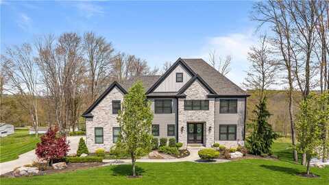 131 Woodford Dr, Adamstown, PA 16033