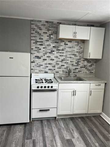 1079 3rd Ave, New Kensington, PA 15068