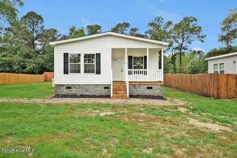 106 Old Farm Road, Hampstead, NC 28443