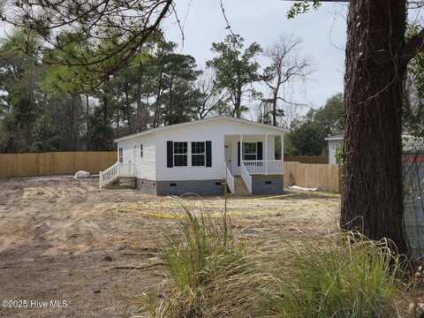 106 Old Farm Road, Hampstead, NC 28443