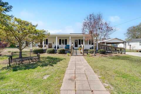221 First Street, Wallace, NC 28466