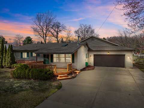 120 Beechwood Avenue, Houghton Lake, MI 48629