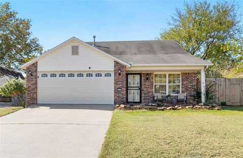 1043 S Regency DR, Fayetteville, AR 72701
