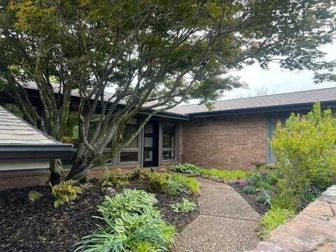 105 Woodcliff CIR, Springdale, AR 72764