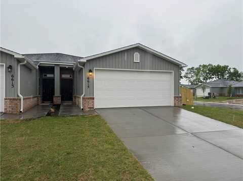 6615 NW Vandergriff ST, Bentonville, AR 72713