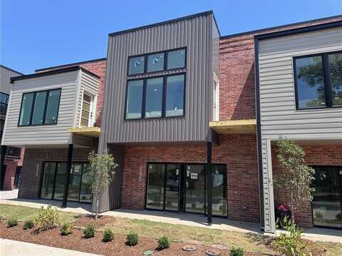 945 SE 10th ST, Bentonville, AR 72712
