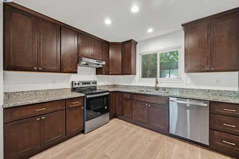 80 Portola Way, Tracy, CA 95376