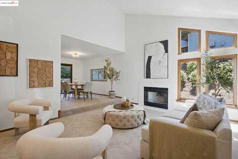 17 Via Barcelona, Moraga, CA 94556