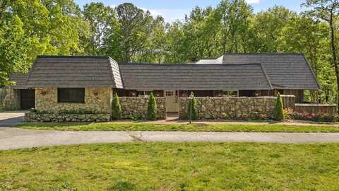 220 Palisades Drive, Signal Mountain, TN 37377