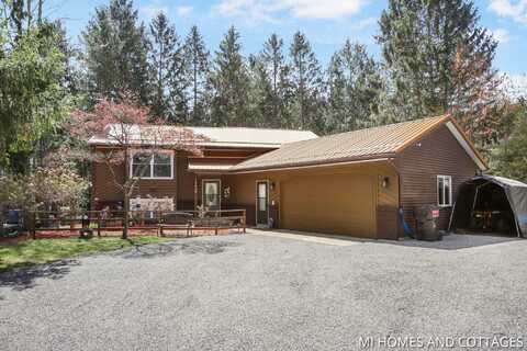 15810 RYAN DRIVE, HOLLAND, MI 49424