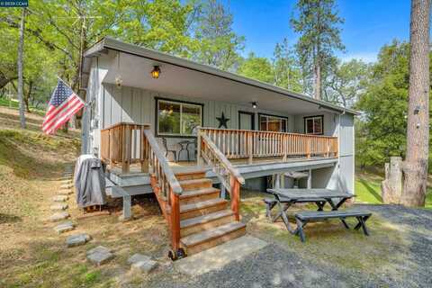18996 Digger Pine St, Groveland, CA 95321