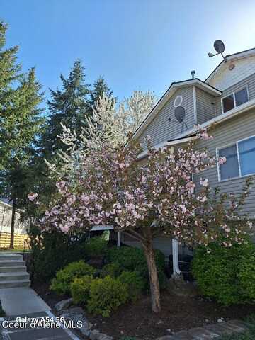 368 E WHISPERING PINES LN, Coeur D Alene, ID 83815