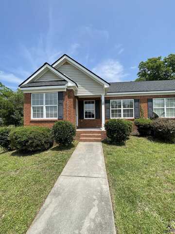 107 North Pointe Drive, Centerville, GA 31028