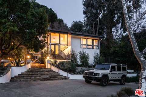 554 Mountain Green Dr, Calabasas, CA 91302