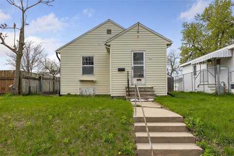 855 Center Point NE, Cedar Rapids, IA 52402