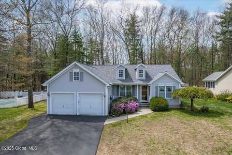 4 Meadow Run, Clifton Park, NY 12065