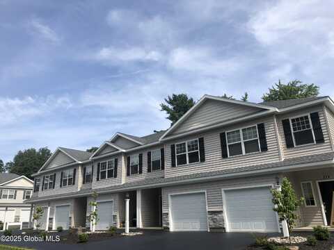 2001 Ridge Manor Court, Niskayuna, NY 12309