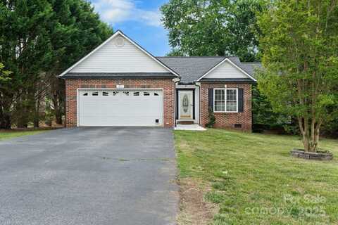 103 Pine Meadows Circle, Hickory, NC 28601