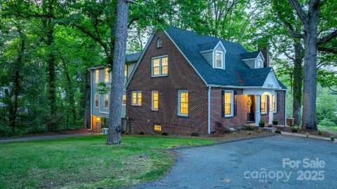 625 4th Street Drive NW, Hickory, NC 28601