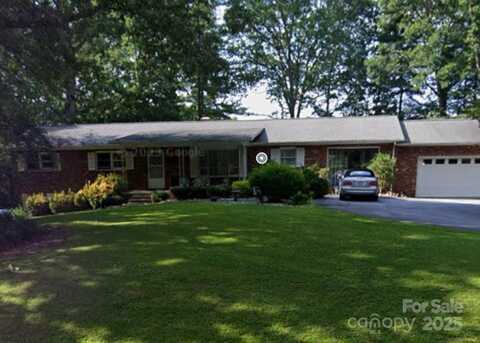 3236 Debbie Drive, Hendersonville, NC 28791