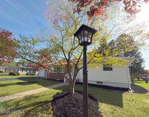 125 KNIGHTS Drive, Bloomsburg, PA 17815