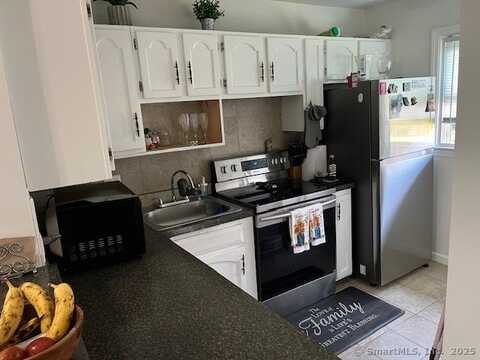 57 Meetinghouse Village, Meriden, CT 06450