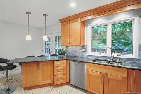 35 Jordan Lane, Stamford, CT 06903
