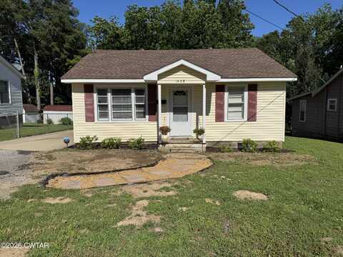 1628 Speedway Avenue, Dyersburg, TN 38024