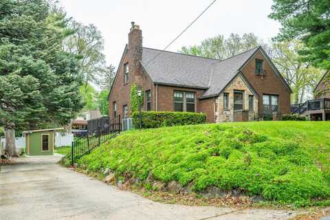 6423 Carpenter Avenue, Windsor Heights, IA 50324