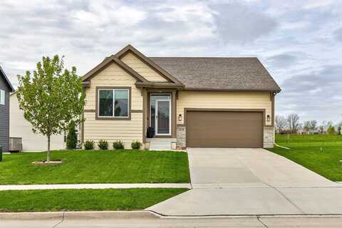 2800 SE Bluestem Drive, Waukee, IA 50263