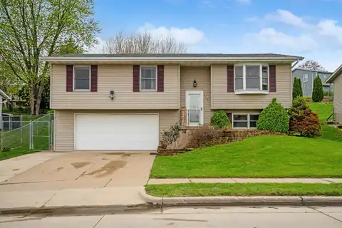 1565 Lucy, Dubuque, IA 52002