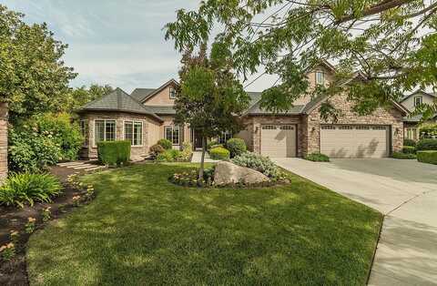 1707 Karen Avenue N, Clovis, CA 93619