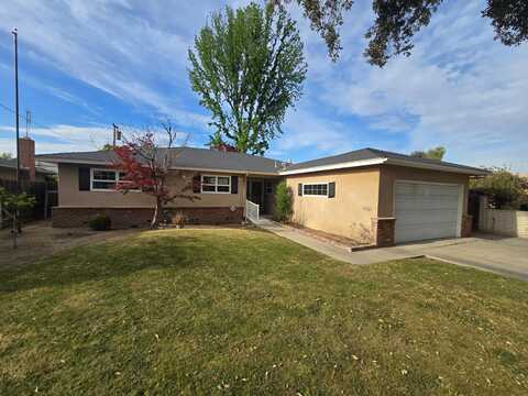 4869 Santa Ana Avenue E, Fresno, CA 93726