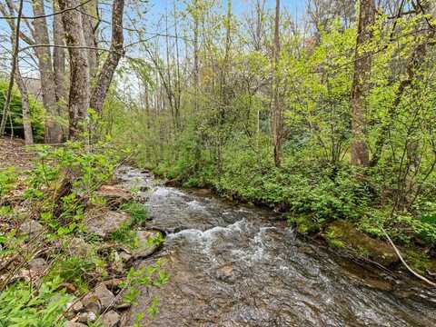 84 Ahoya Trail, Whittier, NC 28789