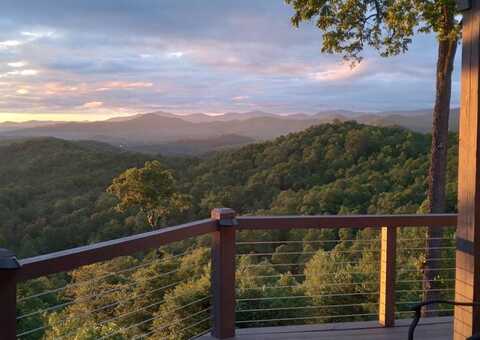 129 SKYLINE PARK DR, Franklin, NC 28734