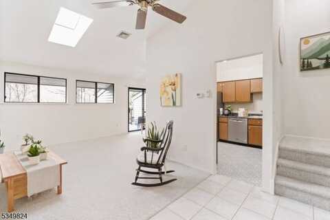 6 Summit Ct, Clinton, NJ 08801