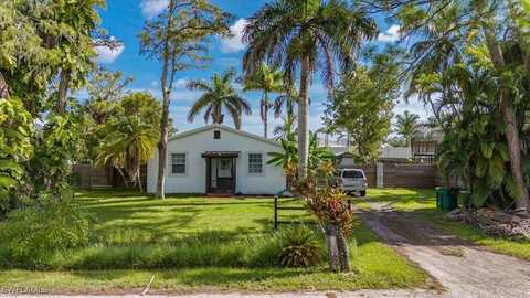 3024 Woodside Avenue, Naples, FL 34112