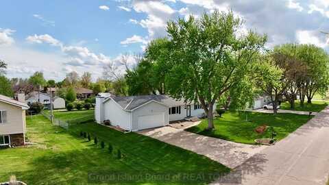 4247 Spur Ln, Grand Island, NE 68803