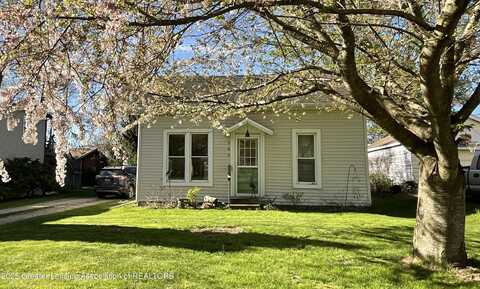765 W Seminary Street, Charlotte, MI 48813