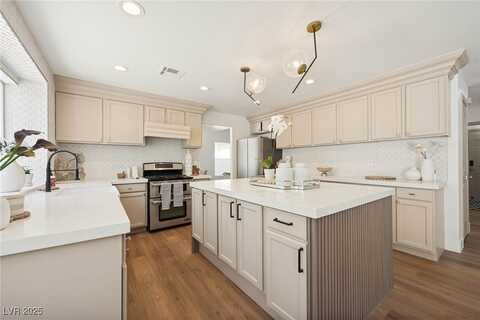 7825 Desert Bell Avenue, Las Vegas, NV 89128
