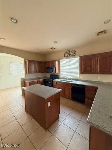 16 Goldleaf Falls Avenue, North Las Vegas, NV 89031