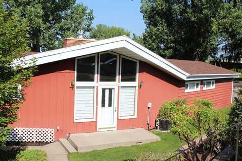323 Prospect Dr, Glendive, MT 59330