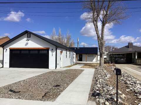 312 Clay St, Glendive, MT 59330