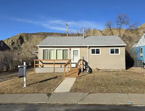 823 Dove St, Glendive, MT 59330