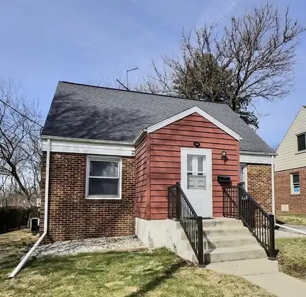 809 Academy Street, Valparaiso, IN 46383