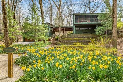 411 E Roberts Avenue, Beverly Shores, IN 46301