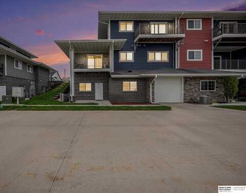 5928 N 158 Plaza Circle, Omaha, NE 68116