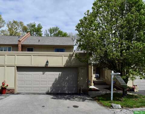 6013 Oakcrest Plaza, Omaha, NE 68137