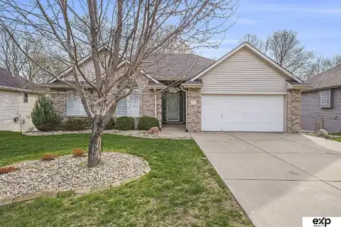 301 Avian Circle S, Bellevue, NE 68005