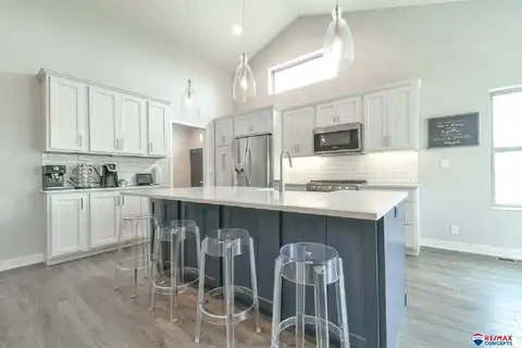 126 S 92nd Street, Lincoln, NE 68520